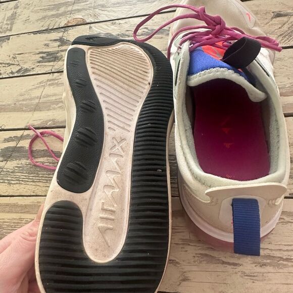 Nike Women's Air Max DIA SE Sneakers - Picture 4 of 7